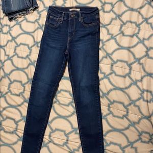 Size 26 super skinny Levi’s